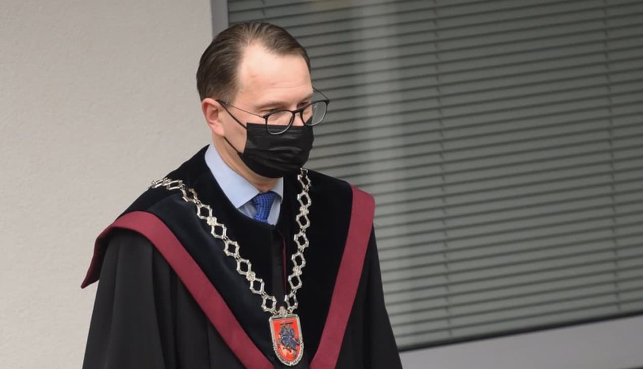Teisės Minedas jau pratinasi prie valstybės vadovo pareigų