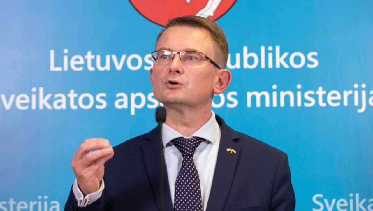 COVID-19 grėsmė niekur nedingo – kur dingo įstatymo projektas dėl privalomo vakcinavimo?