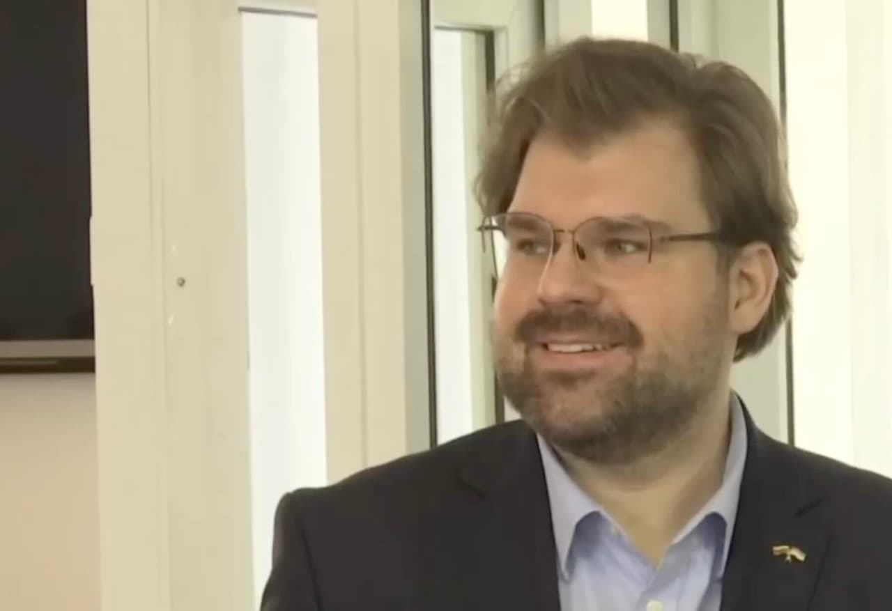 Šimonytės posūnis į teismą atvyko be žalių akinių