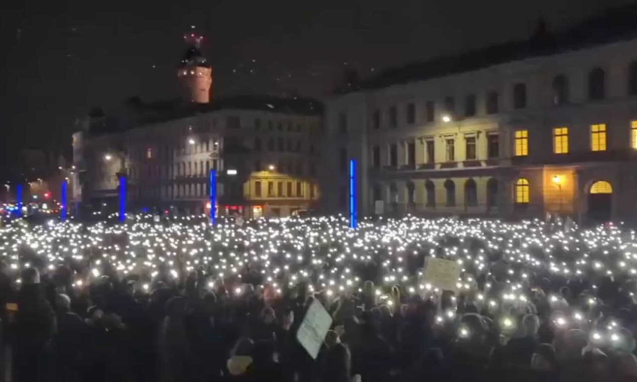 Vokietijos mieste Leipcige tūkstančiai žmonių skandavo prieš fašizmą
