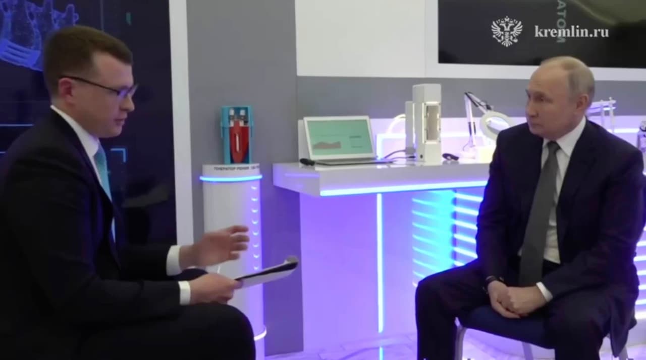 Putinas nemano, kad kas nors per gyvenimą nėra kur nors trenkęsis galva