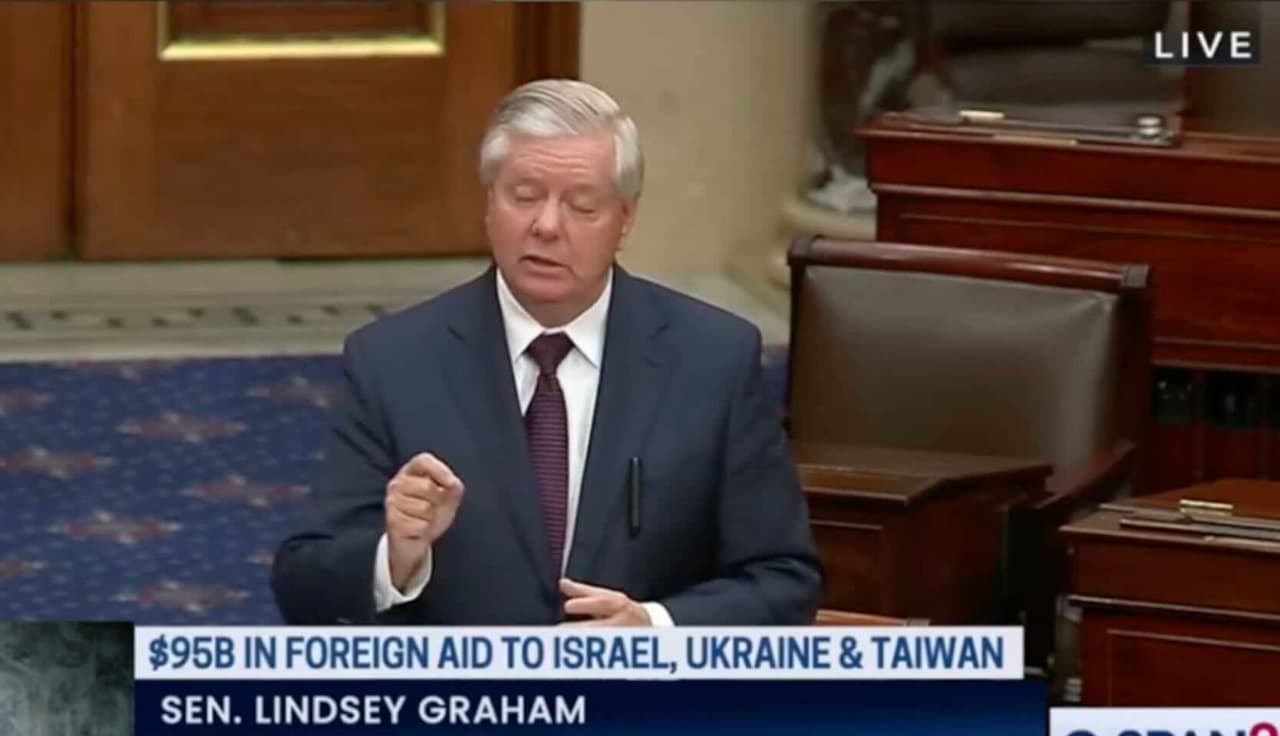 Amerikiečiai vis ieško būdų, kaip dar geriau padėti Ukrainai