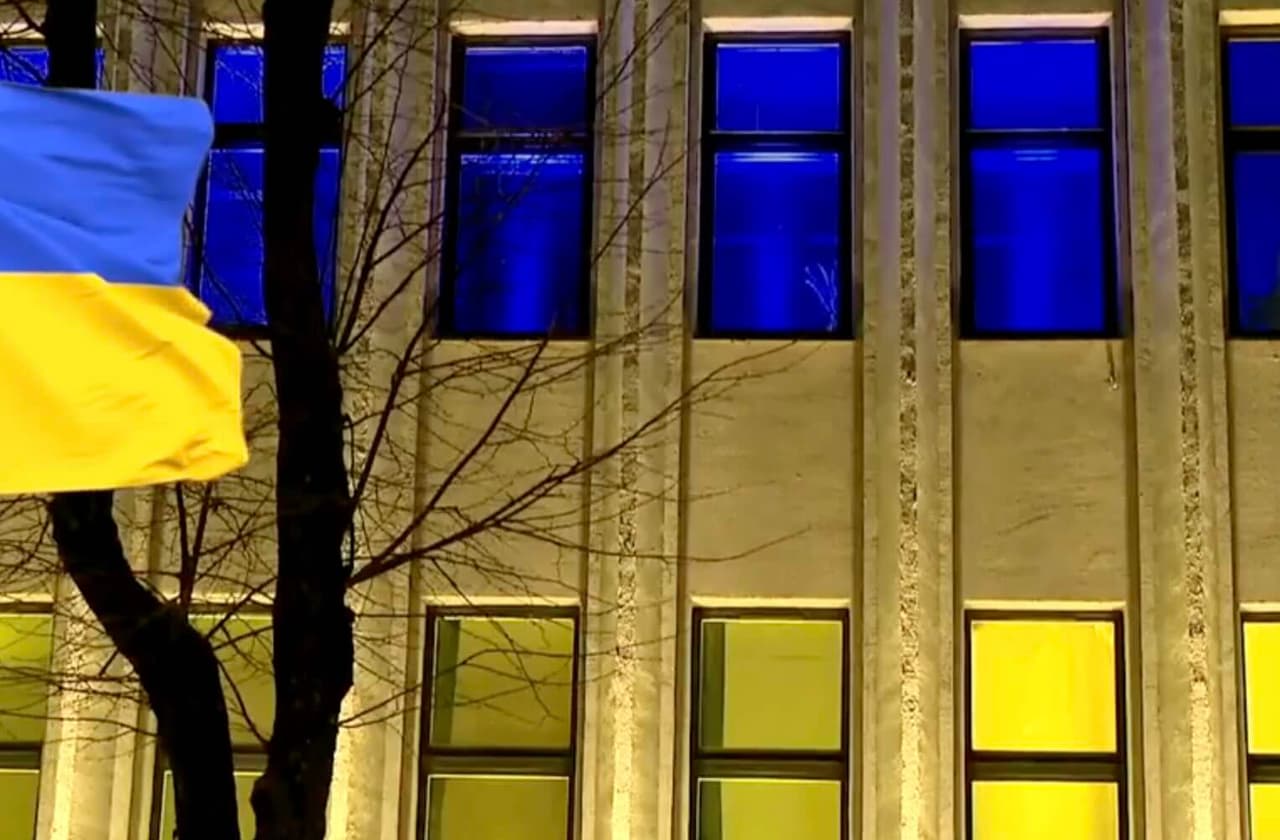 Kauno menininkai nušvito Ukrainos vėliavos spalvomis
