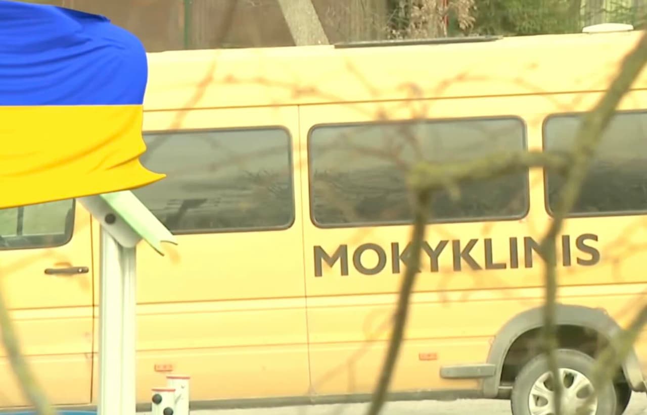 Vertėtų uždaryti 70 Lietuvos mokyklų, jei jos išdrįs nesilaikyti naujų taisyklių