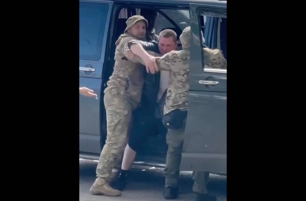 Ukrainiečius Lietuvoje surinkinės panašiai, kaip surinkinėja Ukrainoje?
