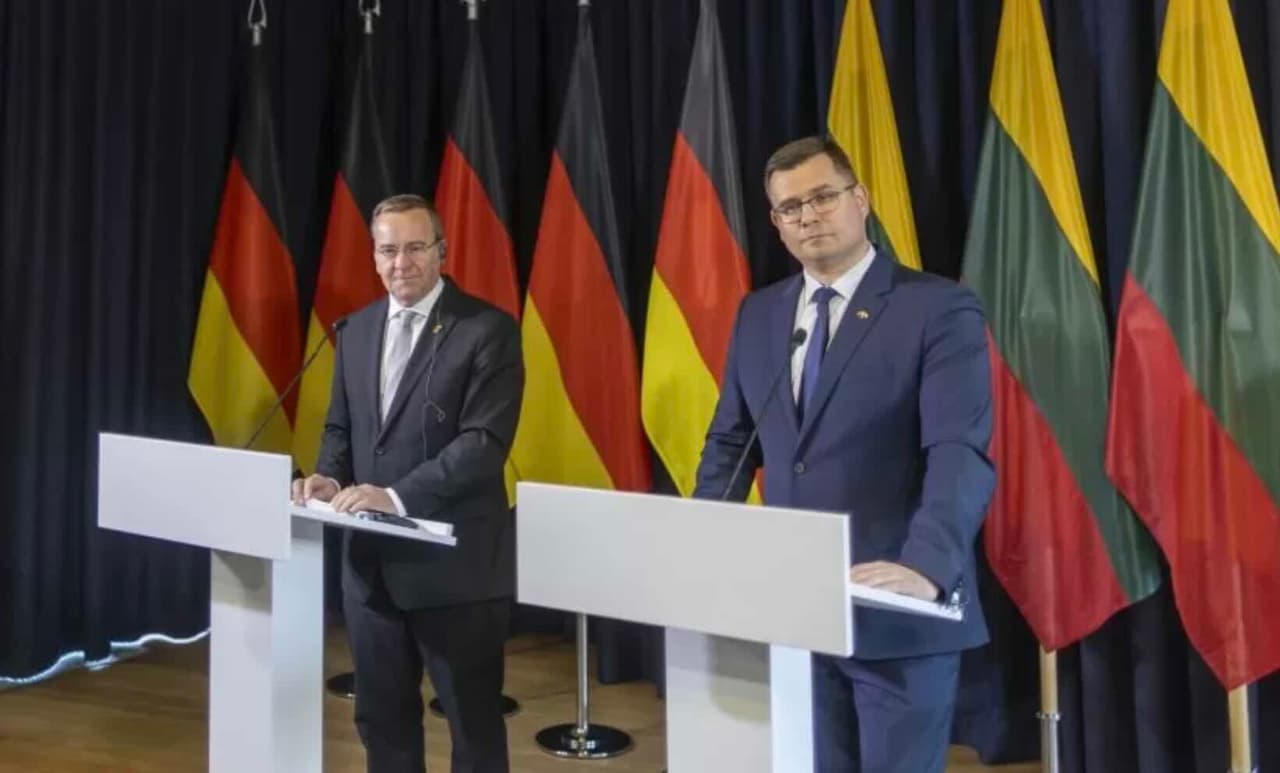 Vokietijos ir Lietuvos ministrai aptarė atgrasymo ir paramos Ukrainai aspektus
