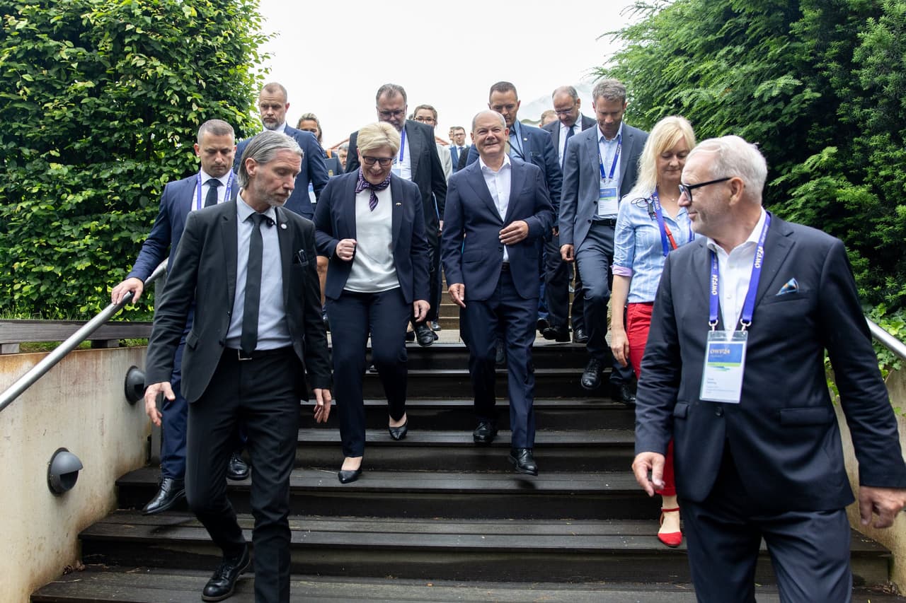 Šimonytė ir Deutschland kancleris kartu dalyvavo Ostdeutschland ekonomikos forumo diskusijoje