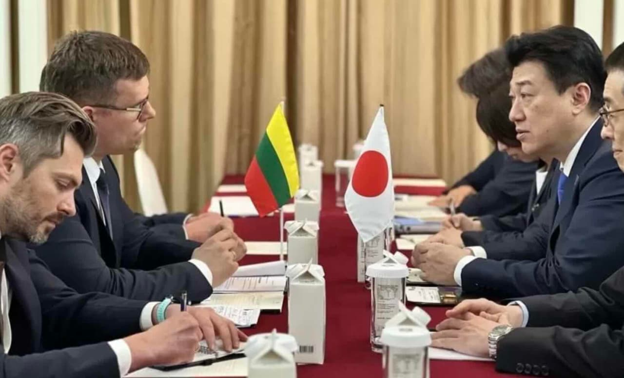 Kasčiūnas Singapūre pristatė mandatą, kuris leidžia siųsti Lietuvos karius į Indijos ir Ramiojo vandenyno regioną