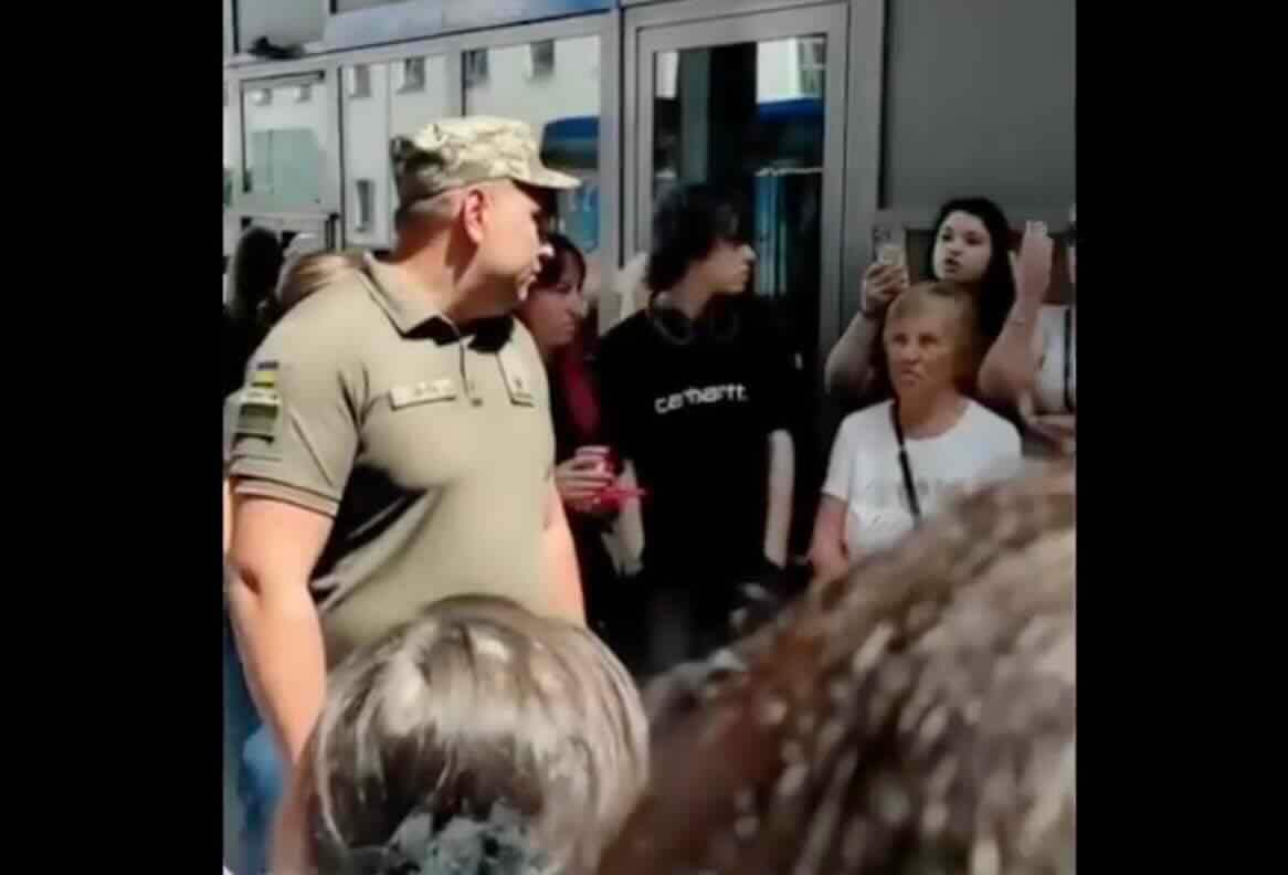 Ukrainos pasienyje su Lenkija, ukrainietės moterys turi tam tikrų problemų