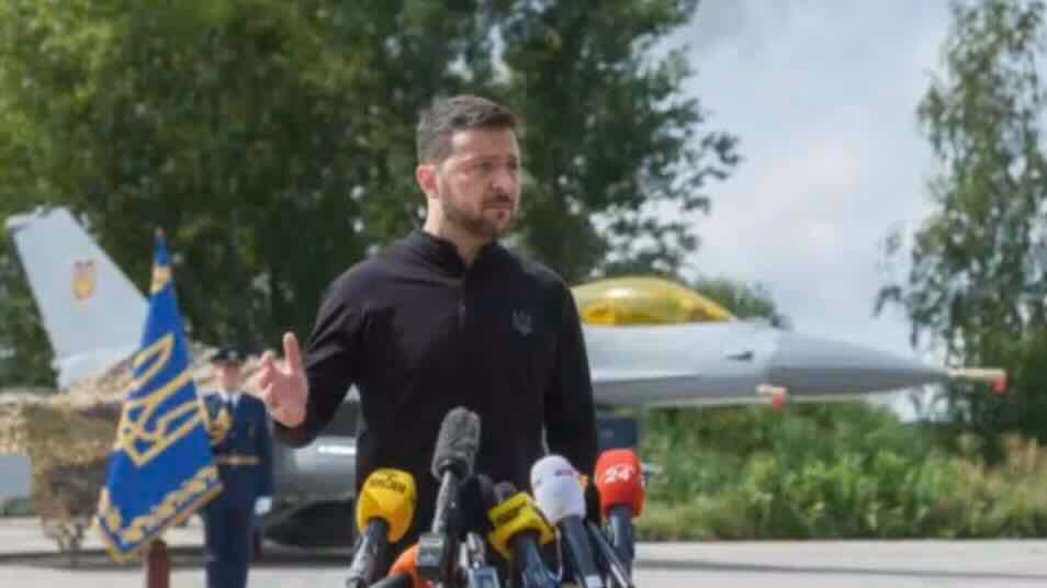 Zelenskis patvirtino, kad Ukraina gavo F-16 – tai gali tapti lūžiu kare