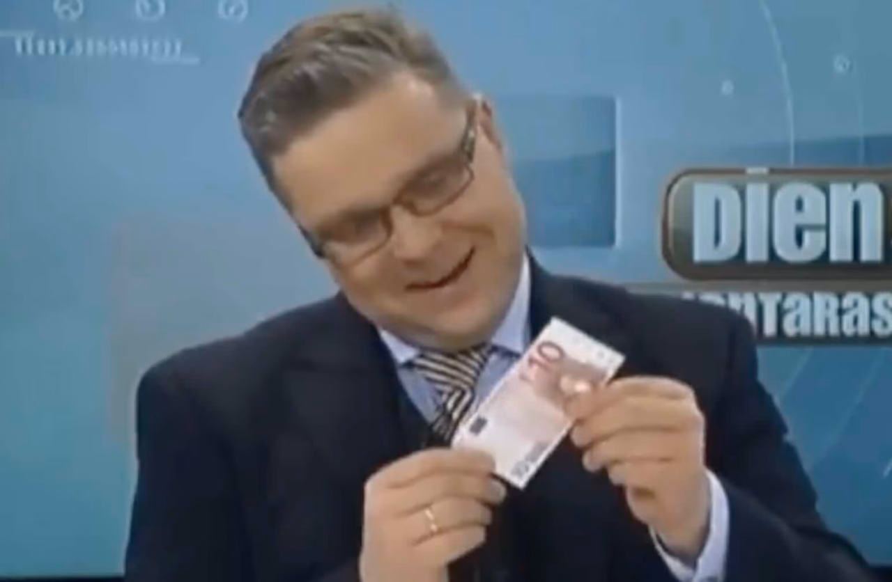 Grybauskaitės Vasiliauskas nepažino tikro eurų banknoto, net pasinaudojęs trijų PPP sistema