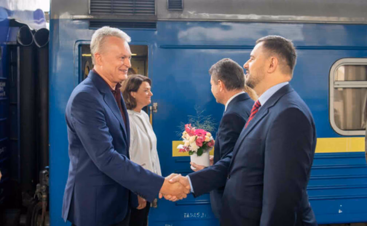 Vyksta istorinis Nausėdienės ir jos sutuoktinio darbo vizitas Kijeve