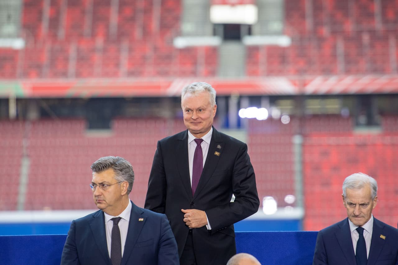 Nausėda Budapešte nepamiršo priminti Zelenskio pergalės plano