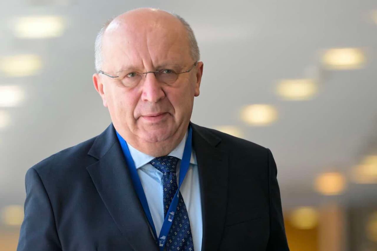 Kubilius perspėjo, kad „mūsų žmonių protus“ dar nesame pakankamai pasiruošę apginti