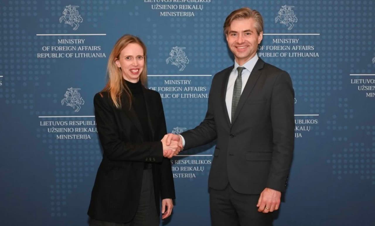Nausėdos Budrys su JAV ambasadore aptarė paramą Ukrainai ir transatlantinę vienybę