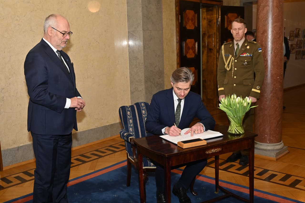 Nausėdos Budrys Estijoje informavo apie Rusijos pralaimėjimo svarbą mūsų išlikimui
