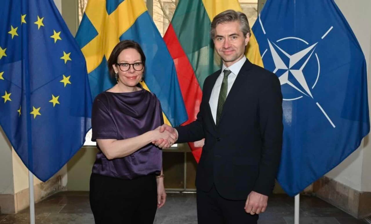 Nausėdos Budrys Stokholme dar kartą nurodė, kad Ukraina privalo būti priimta į NATO
