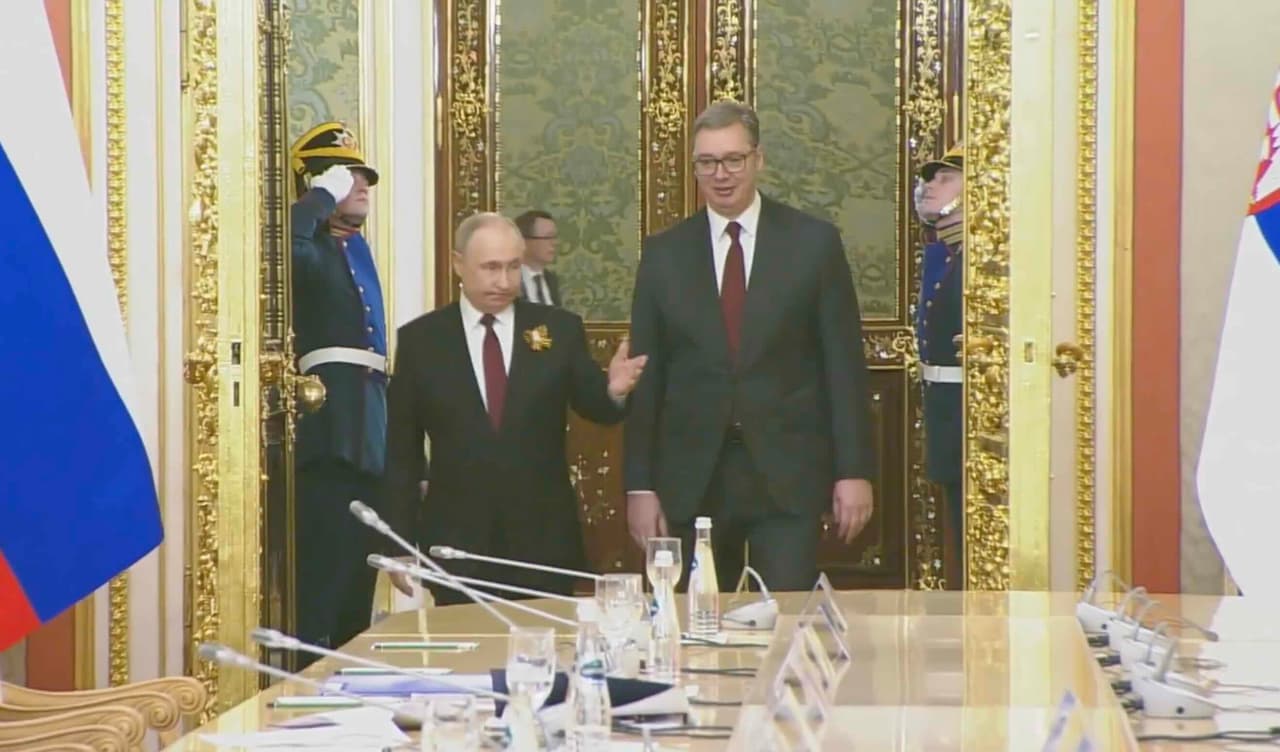 „Kaip namie“: Vučičius rusiškai padėkojo Putinui ir pakvietė jį į Belgradą