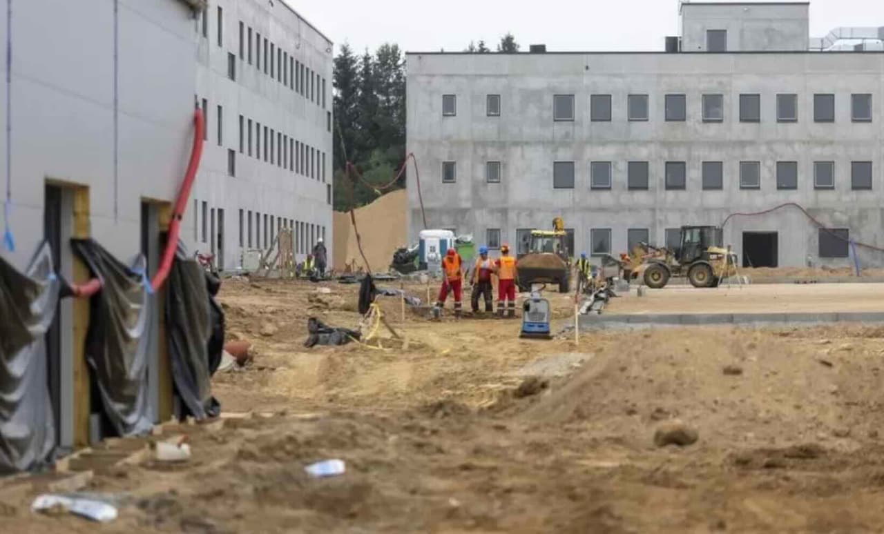 Virš pusės milijardo kainuosiantis karinis miestelis atgrasys Rusiją ir skatins ekonomikos augimą