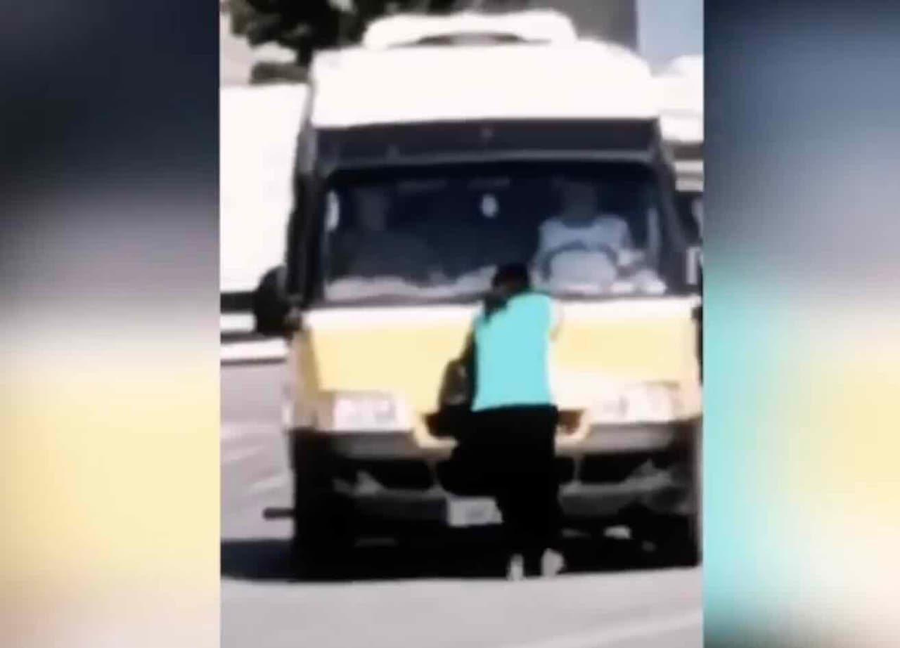 Ukrainoje gatvės budeliams iš motinos atėmus sūnų, moteris mirė vietoje