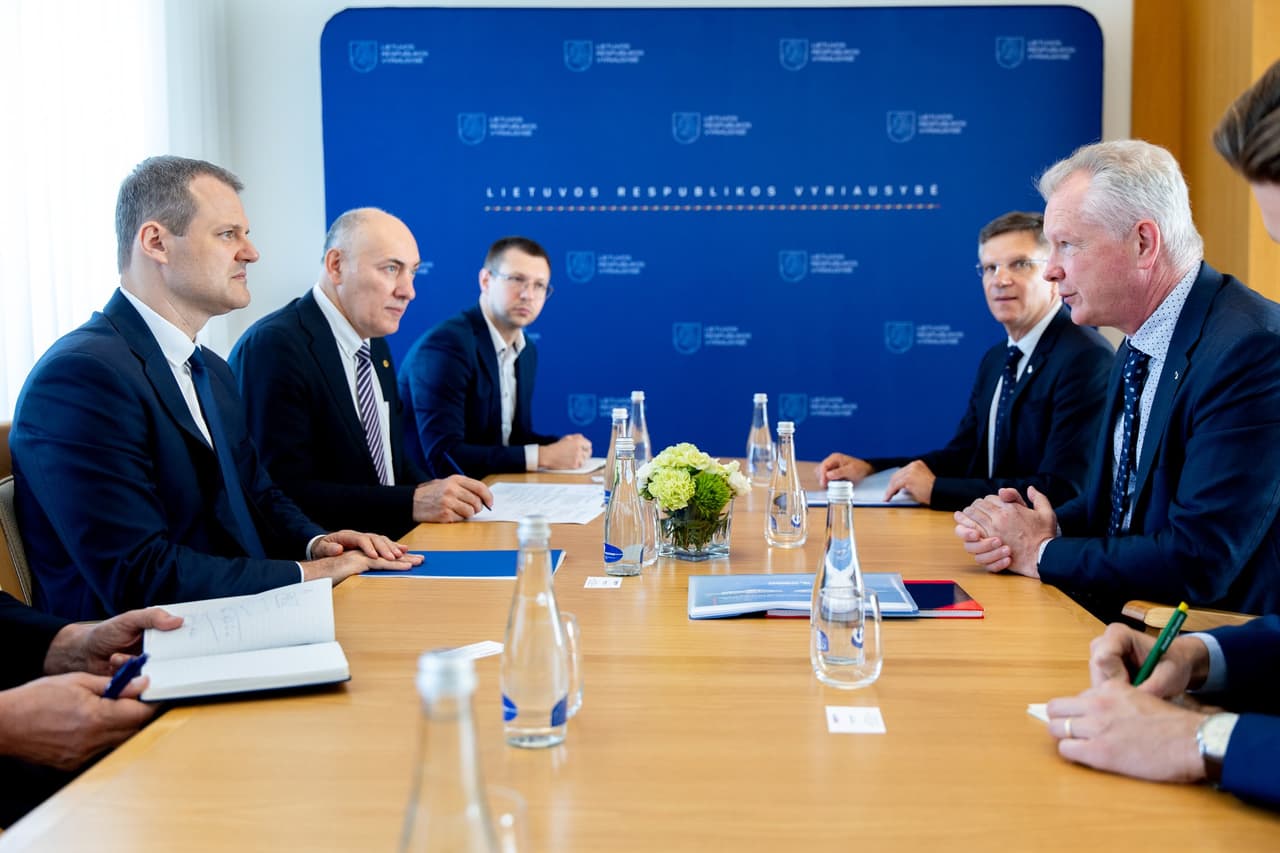 Paluckas susitikime su „Schmitz Cargobull“ aptarė ir Vokietijos brigados priėmimo reikalus
