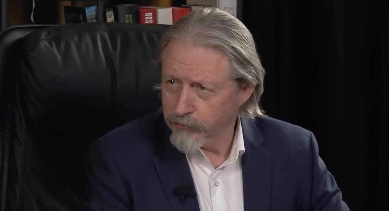 A. Butkevičius teigia, kad kalbos apie Rusijos invaziją į NATO ir ES naudingos Ukrainai, Europos politikams ir ginklų gamintojams