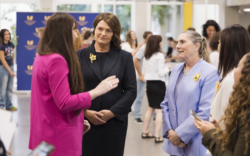 Valstybės pirmoji ponia Diana Nausėdienė Ukrainos centre susitiko su Lietuvoje viešinčia Izraelio pirmąja ponia Michal Herzog.