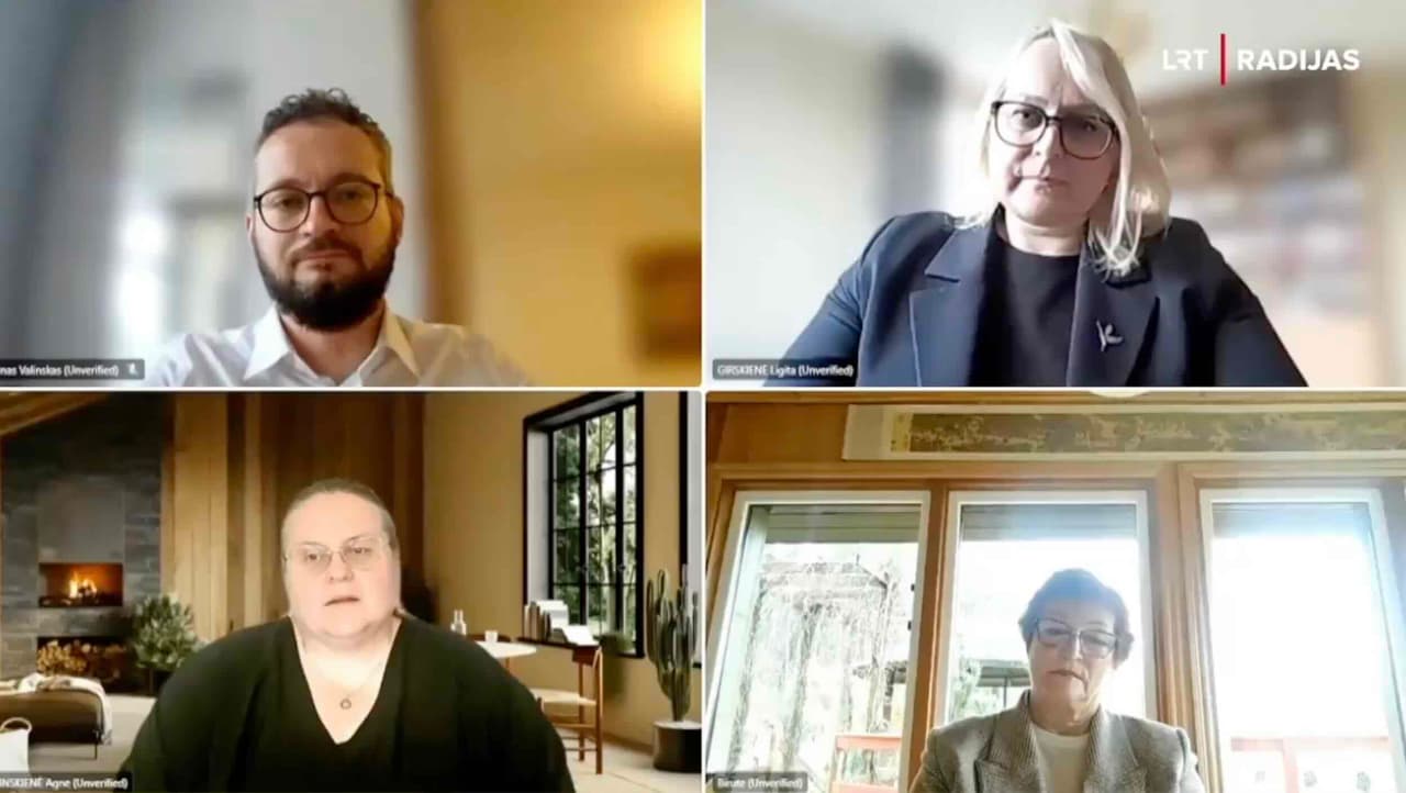 Teigiama, esą vaiko teisės būtų pažeistos, jei jis būtų perduotas ne mamai ir tėčiui, o dviems mamoms ar dviems tėčiams
