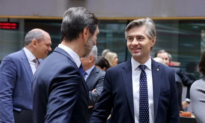 Nausėdos Budrys pranešė apie dvi stiprias kortas, kurias įduos Ukrainai į rankas