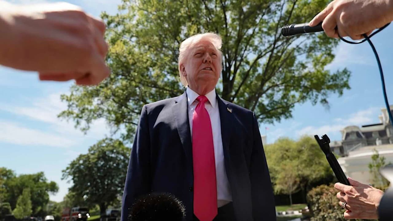 Trump apie 10 dingusių ar mirusių mokslininkų: „Tai rimta“