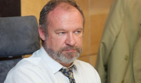 Ar parlamentas nagrinėja gandus?