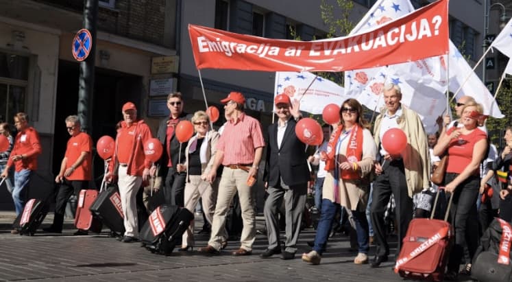 Lietuvoje stambiojo kapitalo partija yra pasivadinusi socialdemokratais. Kadras iš pernykštės gegužės pirmosios eisenos. Nuotr. lsdp.lt