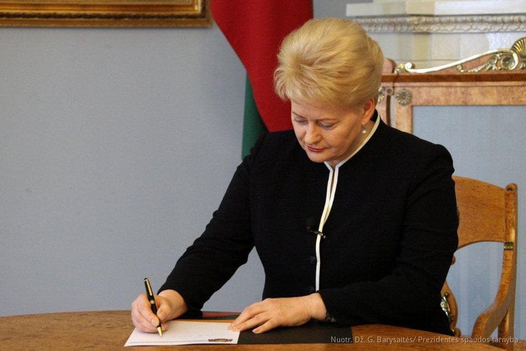 D. Grybauskaitė pasirašė įstatymus dėl skalūnų dujų