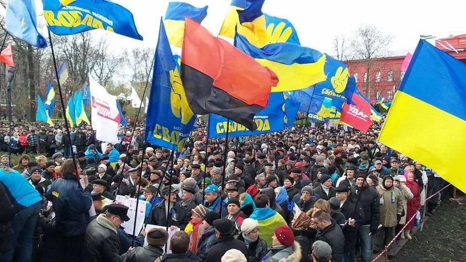 T. Ševčenkos parke gruodžio 1 d. 12 val. susirinkę apie 20 tūkst. žmonių vėliau nuėjo iki Maidano aikštės ir išstūmė iš jos miliciją. Nuotr. valeriya.kondratova, facebook
