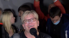 Baltarusijos prezidentės vakarėlio linksmybių akimirka.